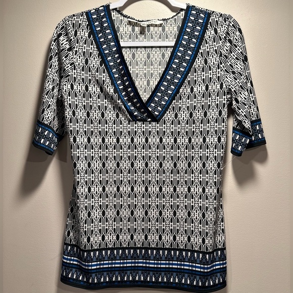 Max Studio V Neck 3/4 Sleeve Geometric Pattern Top Cool, Soft & Stretchy S - Picture 7 of 17